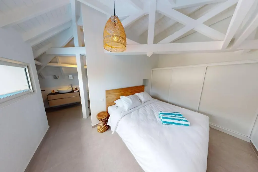 Walee Beach Penthouse By The Sea, 2 Bedrooms, Pool Grand Case